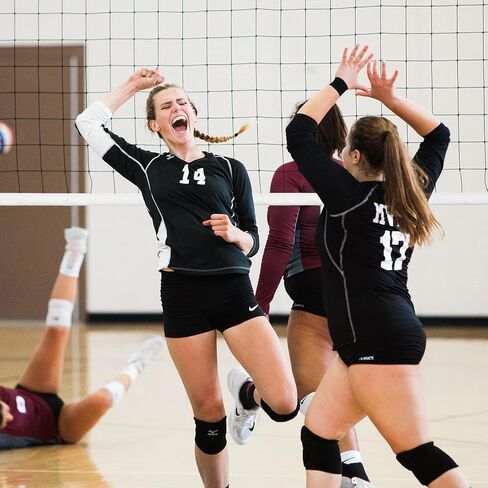 شبكة كرة طائرة خارجية شديدة التحمل للفناء الخلفي مع كابل فولاذي، شبكة كرة طائرة احترافية بديلة بطول 32 قدمًا × 3 أقدام في الهواء الطلق لحمام السباحة، والشاطئ، وساحة المدرسة، وداخل المنزل، وخارجه (بدون أقطاب) in Kuwait