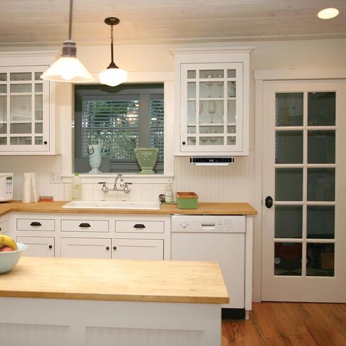 Ilive IKBC384S Bluetooth تحت راديو الخزانة مع مشغل الأقراص المضغوطة in Kuwait