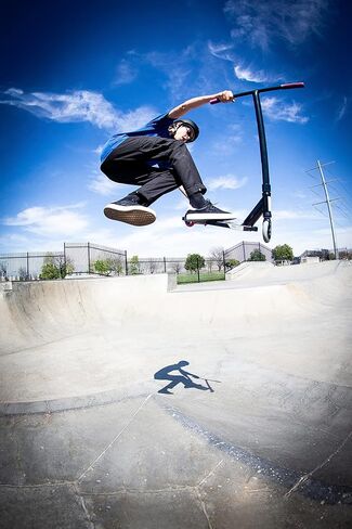 Razor Pro XXX Stunt Scooter - سكوتر خدعة متقدم بجودة احترافية للأطفال والمراهقين والبالغين. مقود مستقيم، عجلات عالية الأداء مقاس 110 ملم in Kuwait