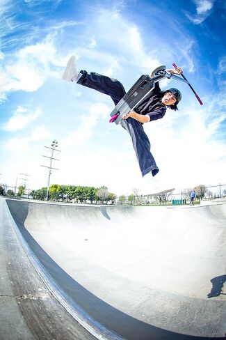 Razor Pro XXX Stunt Scooter - سكوتر خدعة متقدم بجودة احترافية للأطفال والمراهقين والبالغين. مقود مستقيم، عجلات عالية الأداء مقاس 110 ملم in Kuwait