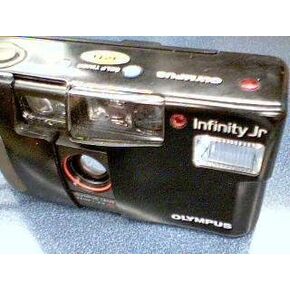 Olympus Infinity JR 35mm Point and Shoot Film Camera W/ 35mm F3.5 Lens. (متجدد)