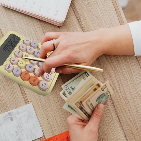 آلة حاسبة الحلوى الملونة، آلة حاسبة ميكانيكية لطيفة بشاشة LCD كبيرة الحجم مكونة من 12 رقمًا، آلة حاسبة بزر دائري كبير، سهلة الضغط، للمدرسة والمكتب والمنزل والمنزل، والنوم التلقائي، مع بطارية (أرجواني) in Kuwait