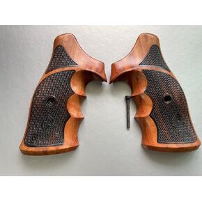 New| Target Grips Compatible with Taurus Tracker Judge 17 44 415 425 450 617 627 692 Compact Frame Two Tone Hardwood Checker Pattern Engraved #Tracker11, Brown