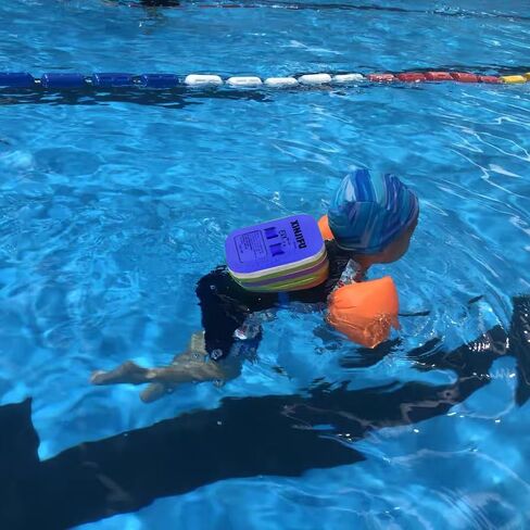 حزام السباحة العائم الخلفي والتمارين الرياضية المائية واللياقة البدنية المائية ومعدات تدريب السباحة مع طبقات قابلة للتعديل للأطفال المبتدئين في السباحة (لون عشوائي) in Kuwait