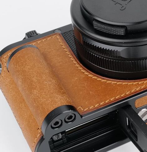 uchandmade】 كاميرا جلدية أصلية مصنوعة يدويًا نصف علبة لليكا D-Lux 8 Case/Leica D-Lux 8 Case Case/Leica D-Lux8-طبقة أعلى من طبقات البقر جسم + لوحة قاعدة معدنية + تصميم يدوي (Y-Brown) in Kuwait