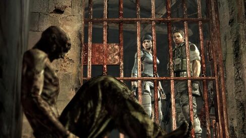 Resident Evil 5: Gold Edition - Xbox 360 (متجدد) in Saudi Arabia
