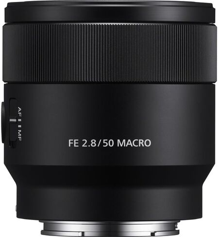 Sony Fe 50mm F/2.8 Macro Lens (SEL50M28) + Cleaning Kit + Lens Filter Kit + Lens Cap (متجدد) in Saudi Arabia
