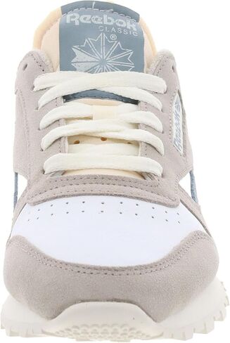 حذاء رياضي نسائي من الجلد الكلاسيكي من ريبوك، لون الطباشير/الرمادي/البني المنفع، 9.5 in Kuwait