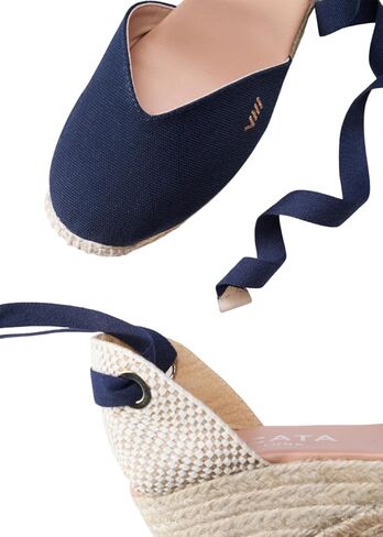 صنادل نسائية VISCATA Gava Canvas Wedge مصنوعة يدويًا بكعب 2 ½ بوصة مع قماش قطني مسامي على شكل حرف V ونعل أوسط من الجوت الطبيعي بنسبة 100% لجميع المناسبات غير الرسمية in Kuwait