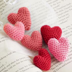 1 "Mini Crochet Hearts مجموعة من 6 ، حشو وعاء ، هدية للأم ، الهدايا المصنوعة يدويًا ، لهجات المنزل الرومانسية ، المعيشة الشقة (الوردي ، مجموعة حمراء)