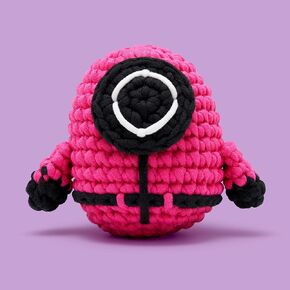 مجموعة Crochet Kit Crocket مع غزل سهلة كما رأينا على Shark Tank - مع دروس فيديو خطوة بخطوة - لعبة Squid (حارس أحمر)