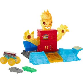 عجلات Hot Wheels Monster Trucks PlaySet ، 1:64 Scale 5-Alarm Firetruck معارك وحش النار من أجل كشف مضحك ، سيارتان محطمون ، تحطيم القوة