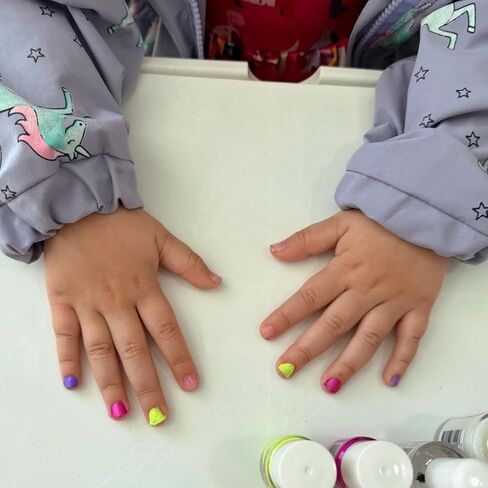 Piggy Paint 4 Polish Neon Box Set (Bonus: Blacklight Glow!) in Saudi Arabia
