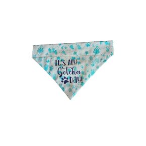 Gotcha Day على Bandana Dog Dog التي تنزلق على حجم الياقات البيضاء الحالية (XXL)