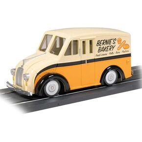 E-Z Street® Vehicle - DELIVERY Van - BERNIE'S Bakery - O Scale