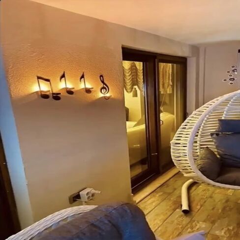 شمعدان حائط على شكل نوتة موسيقية، ديكور حائط على شكل ملاحظات موسيقية، تصميم أنيق من الحديد المطاوع باللون الأسود لغرفة المعيشة وديكور غرفة الموسيقى in Saudi Arabia