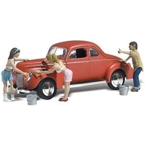 Suds & Shine 1940's Ford Coupe w/Figures Washing Car N Scale Woodland