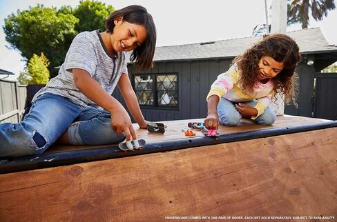 Hot Wheels Skate Rippin' Tricks Pack - 8 Fingerboards and 4 Pairs of Skateboard Shoes with Tony Hawk Inspired Designs, for Ages 5 and up, HMY19 in Saudi Arabia