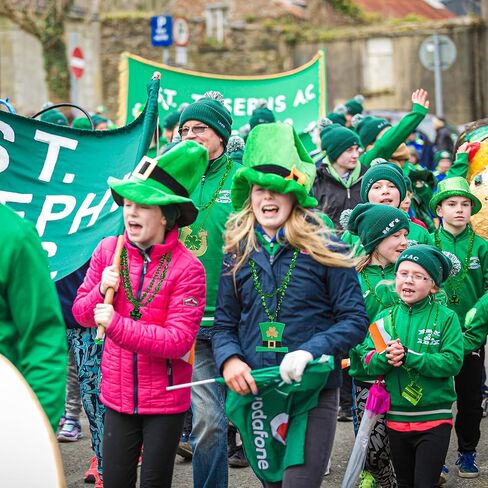 72pcs سانت باتريكز قلادة اليوم ، المعادن 8 أنواع من الخرز القديس باتريكس ، مجموعة إكسسوارات القدح الأيرلندية شامروك للبلاد ، قلادة القديس باتريكس للبالغين لتوفيات حفلات العرض in Kuwait