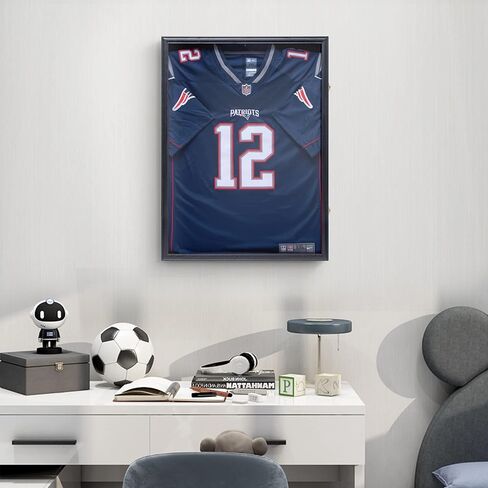 حافظة عرض بإطار جيرسي - صناديق ظلال بإطار من خشب البلوط الصلب لعرض جيرسي قابلة للقفل مع حماية من الأشعة فوق البنفسجية من الأكريليك و2 شماعات لقميص البيسبول وكرة السلة وكرة القدم والهوكي، أسود in Kuwait