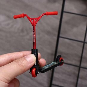 1Pc Red Random Finger Scooter Mini Two Wheel Finger Toys Finger Board Accessories Skateboard Finger Toy for Party Favors Finger Training Finger Toy Skateboards, Finger Boards and Finger Bikes