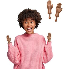 Bigmouth Inc Tiny Hands Gag Gifts Baby Hands على عصا - أيدي صغيرة مزيفة للأزياء والمزح - دمى العصا المضحكة - لون البشرة الداكنة الأيدي الصغيرة