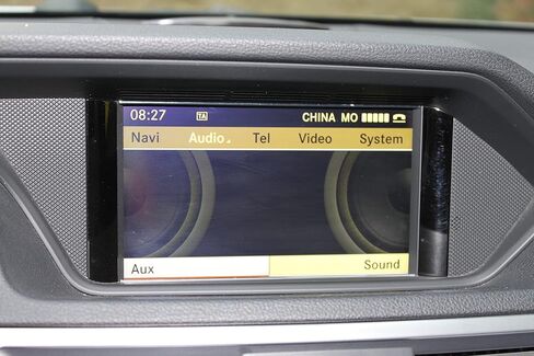 كابل Aux متوافق مع مقبس Mercedes Benz 2010-2016 C CLS GL ML S SLK Seiries MMI متوافق مع iPhone iPod in Saudi Arabia