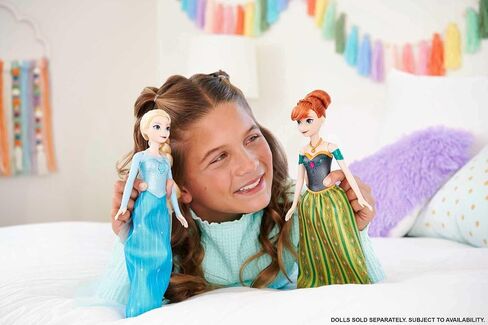 Mattel Disney Frozen Toys ، يغني دمية إلسا في ملابس مميزة ، يغني "Let It Go" من فيلم Disney Frozen in Saudi Arabia