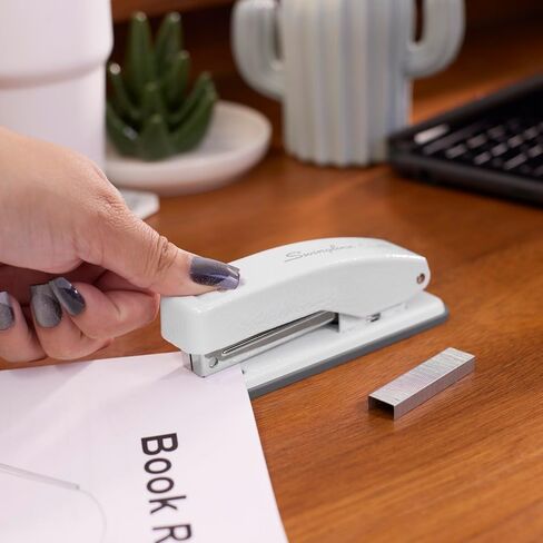 Stapler Swingline Cub Compact Metal Stapler ، Arctic White (S701067) in Kuwait