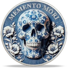 Memento Mori الأزرق البورسلين عملة جمجمة | ميدالية Carpe Diem Hourmlass مع اقتباسات لاتينية | تذكير فني بهشاشة الحياة وقيمة الوقت | التحفيز التحفيزي