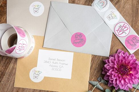 ملصقات التغليف اللطيفة المتنوعة - لفة من 500 - أربعة تصميمات ممتعة - سدادات مألوفة 1.5 " in Kuwait