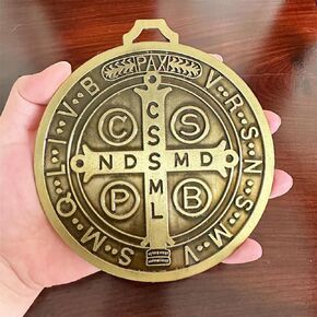 EXTRA LARGE 5 INCH ST BENEDICT CROSS MEDAL VINTAGE FINISH FOR WALL OR DESK DISPLAY/MEDALLA DE SAN BENITO (NEW Golden)