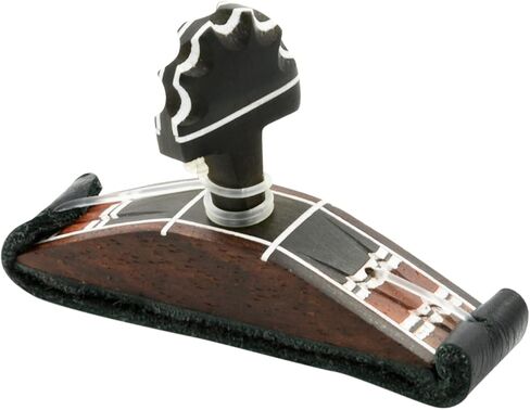 كابو جيتار خشبي مصنوع يدويًا "راميريز" من تينور. مصممة للاعبي الجيتار الكلاسيكي والفلامنكو. مصنوع من خشب الورد الصلب والمزين بخشب الأبنوس وحزام جلدي. تصميم مذهل على الطراز التقليدي. in Kuwait