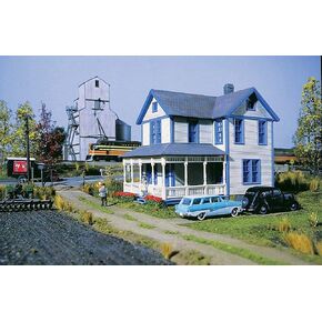 Walthers Cornerstone Aunt Lucy's House Train