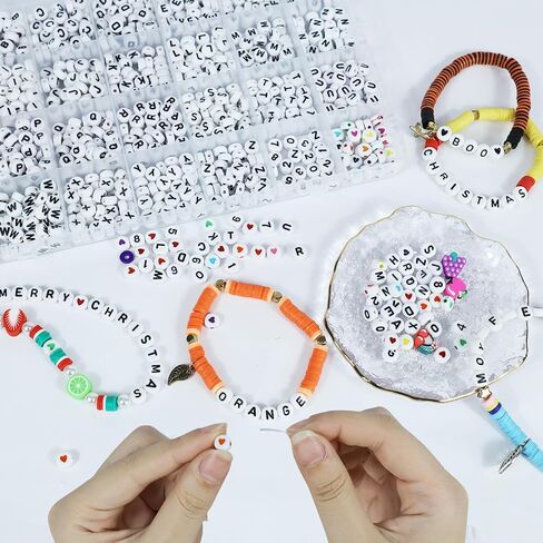 Redtwo 1600 PCS Letter Beads Kit ، 6 أنماط من حبات الأبجدية الملونة للسوار ، والخرز المبتسم حبات الوجه المبتسمة ولفافة من سلسلة مرنة لرواية الصداقة. in Kuwait