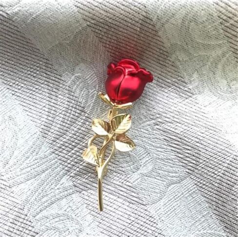 دبوس بروش انيق بتصميم ورود حمراء بتصميم ورود حمراء بتصميم ورود، دبوس بروش بتصميم ورود فاخرة للقبعة والحقيبة والبدلة وربطة العنق هدية عيد الحب والزفاف وعيد الام، مصنوع من خليط معدني من الستيل بدون in Kuwait