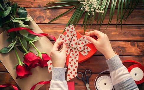2.5'' x 10 Yard Valentine's Day Wired Edge Ribbon, Burlap Printed Red Heart Ribbons Gift Wrapping Ribbon for DIY Craft Wedding Party Wreath Bows Decoration (Burlap) in Saudi Arabia
