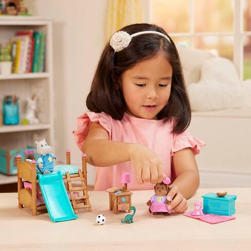 Lil Woodzeez - لعبة Playhouse Furniture Playhouse - Miniature Fire Pit & Chairs Dollhouse PlaySet - 2 شخصيات قابلة للبهجة - الأطفال 3 سنوات + in Kuwait