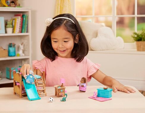 Lil Woodzeez - لعبة Playhouse Furniture Playhouse - Miniature Fire Pit & Chairs Dollhouse PlaySet - 2 شخصيات قابلة للبهجة - الأطفال 3 سنوات + in Kuwait