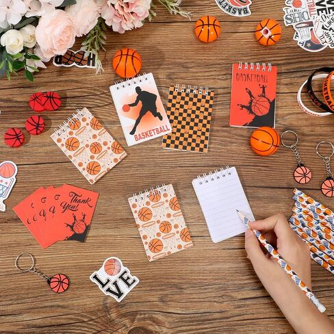 كولار 195 PCS هدايا عيد ميلاد كرة السلة الحفلات تفضل كوب الهدايا أقلام الرصاص مصغرة كتاب مفاتيح المعصم ملصقات شكرا لك بطاقات محرضات شحذات ميني كرة كرة القدم لكرة السلة in Kuwait
