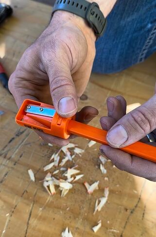 3 عبوات من مبراة أقلام نجار لملحقات حزام الأدوات - مبراة أقلام البناء اليدوية شديدة التحمل للنجارة وأعمال النجارة - بلاستيك وفولاذ متين، حجر حفظ - برتقالي عالي الوضوح in Kuwait