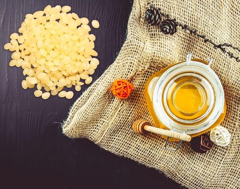 Hyoola Yellow Beeswax Pellets - 100% Natural - Premium Cosmetic Grade - Pure Beeswax Pellets - 1 Pound - Triple Filtered Easy Melt Bees Wax Pastilles in Saudi Arabia