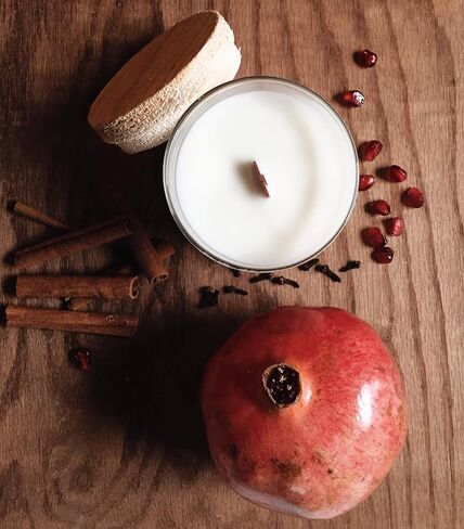 Peripeti Home Pomegranate Spice Candle ، Worden Wick-8.5 أوقية شمع الصويا الطبيعية لتنشيط العطرية ، حرق طويل الأمد in Saudi Arabia