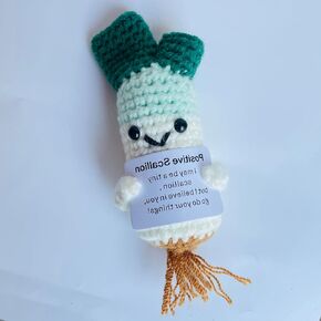 Positive Crochet Scallion Doll Funny Knitted Toys with Positive Card, Emotional Support Scallion Cute Creative Gifts for Friends Party Decoration Encouragement