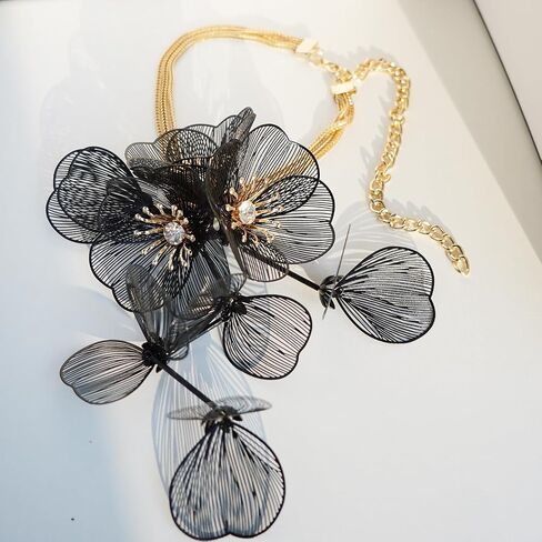 Vintage Floral Layered Necklace for Women Designer Flowers Metal Gold Plated 3D Boho Vacation Chic Oversized Statement Fashion Jewelry in Saudi Arabia