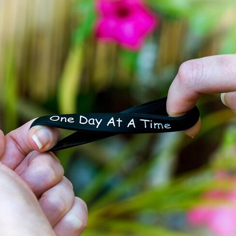 10 Pack One Day at a Time Silicone Motivational Wristbands, Slip-On Rubber Bracelets for Addiction Recovery, Sober Anniversary, Alcoholics Anonymous, NA, Sobriety Gifts for Men and Women in Saudi Arabia