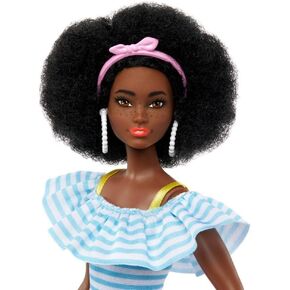 Barbie Day & Play Doll With Fashion Roller Skates, Sporty Look, Toy +3 Years (Mattel HPL77)