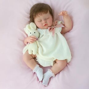 SCOM واقعية Reborn Baby Dolls - Quinbee ، 20 بوصة الفتاة نابضة بالفتاة مع عيون مغلقة وجسم القماش الناعم ، هدية دمية حديثي الولادة للحياة 3+