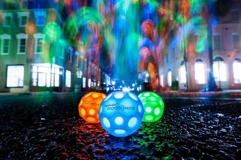 Waboba Moonshine Ball Light Up Moon Ball ، كرات نطاط مفرطة تضيء على الارتداد ، ألعاب ممتعة للأطفال ، المراهقين ، البالغين ، الأولاد والبنات in Kuwait