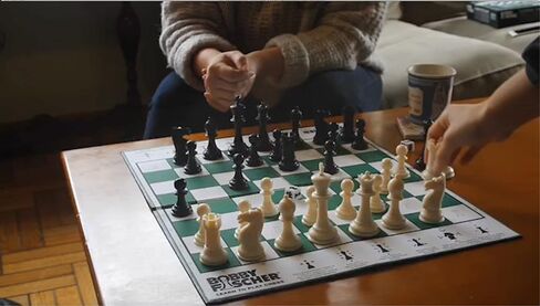 Bobby Fischer® Learn to Play Chess Set Board Game in Kuwait